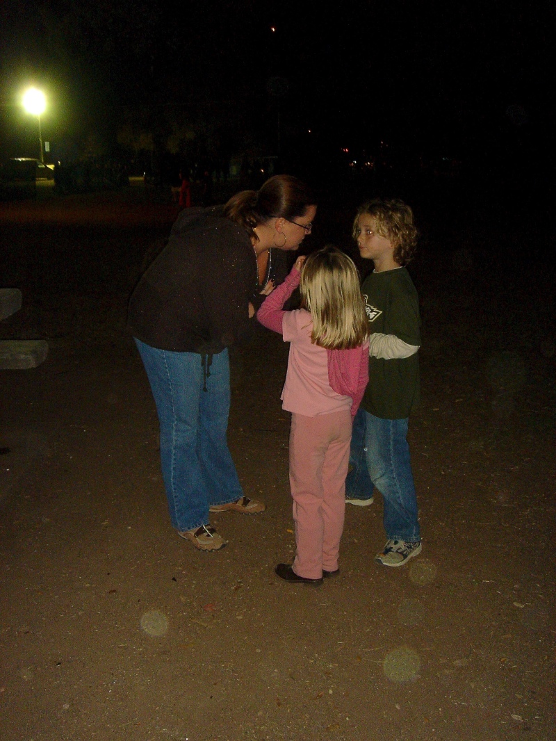 Hildebrand Christmas ScreenSaver/800x600_2006-12-14-Trail-Of-Lights-02 14.jpg